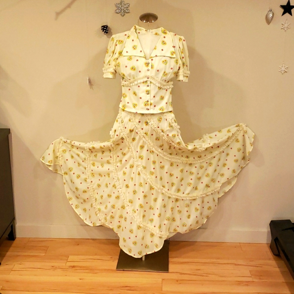 Vintage 70s Handmade Lace Trim Sweetheart Top & Swirl Skirt - Picture 2 of 10